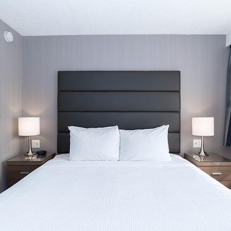 Sandman Hotel Edmonton West Buitenkant foto