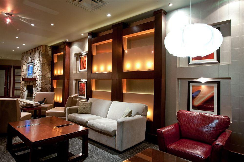 Sandman Hotel Edmonton West Buitenkant foto