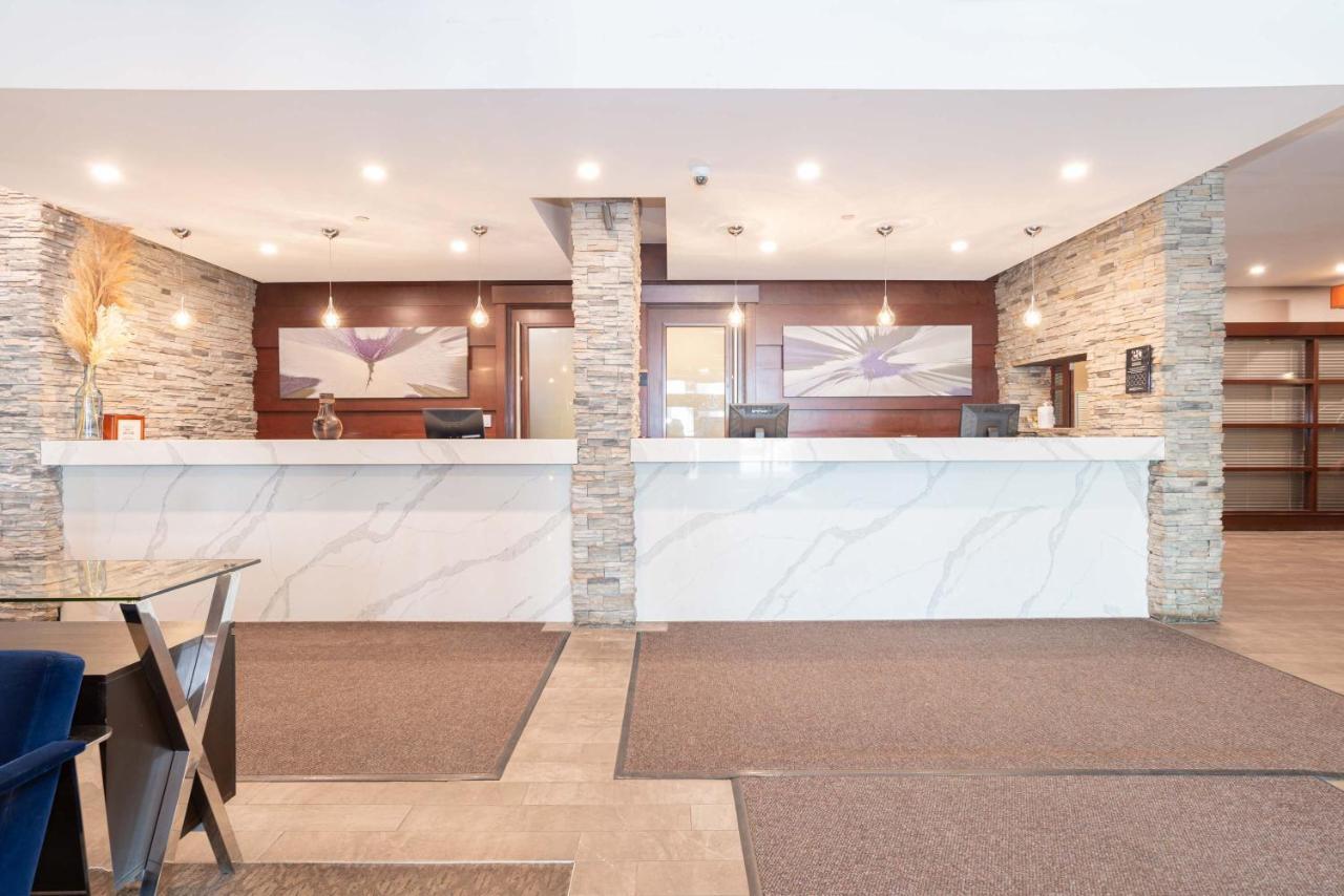 Sandman Hotel Edmonton West Buitenkant foto