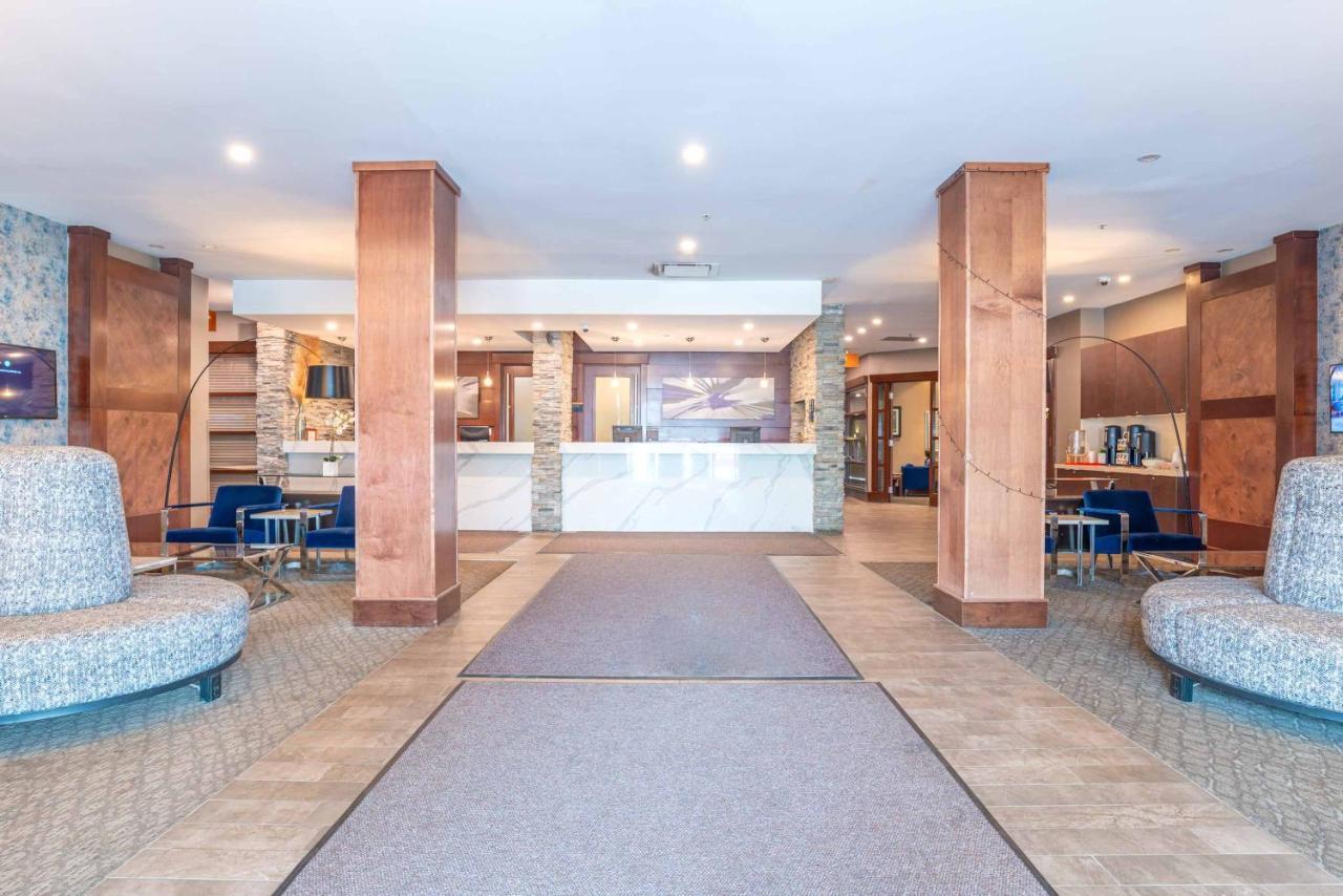 Sandman Hotel Edmonton West Buitenkant foto
