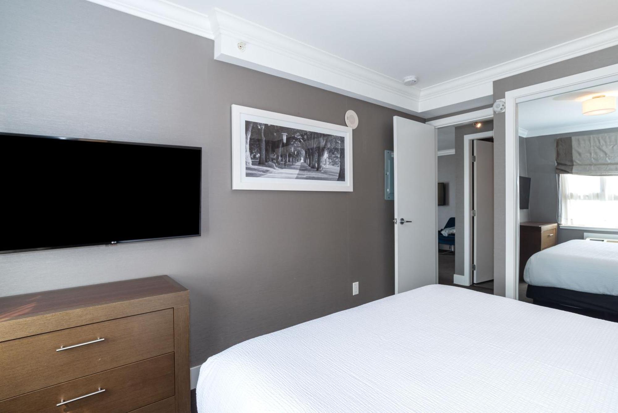 Sandman Hotel Edmonton West Buitenkant foto