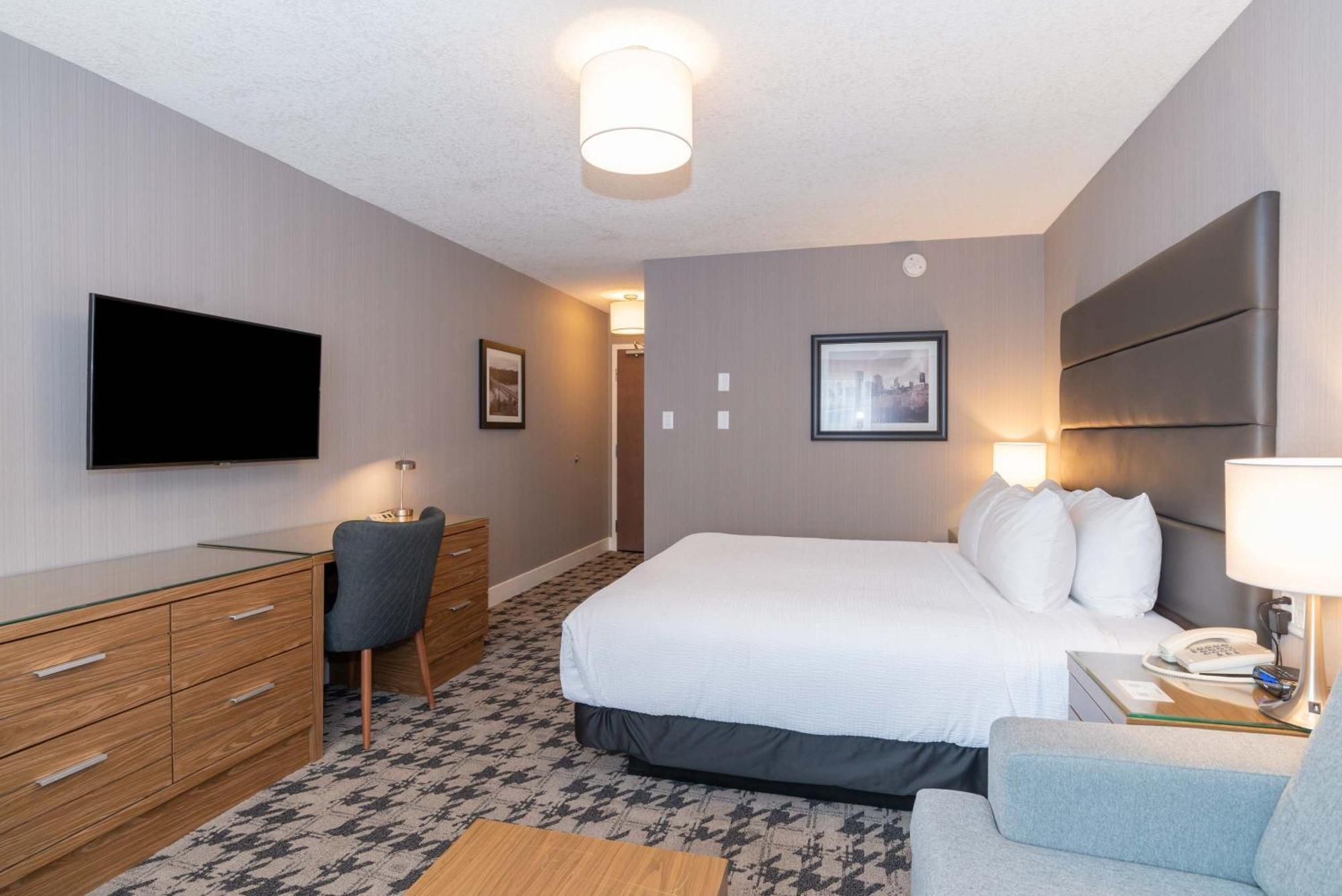 Sandman Hotel Edmonton West Buitenkant foto