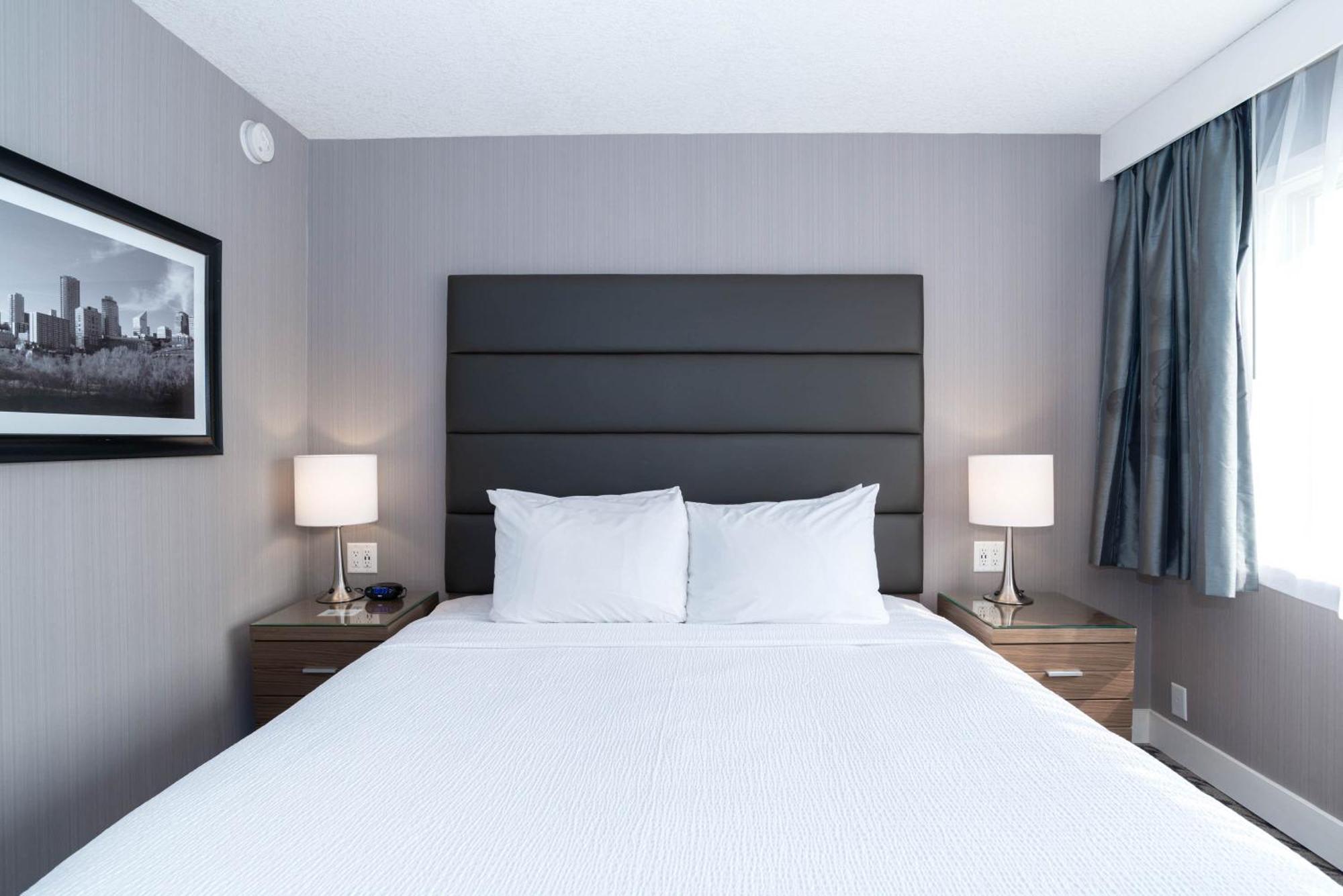 Sandman Hotel Edmonton West Buitenkant foto