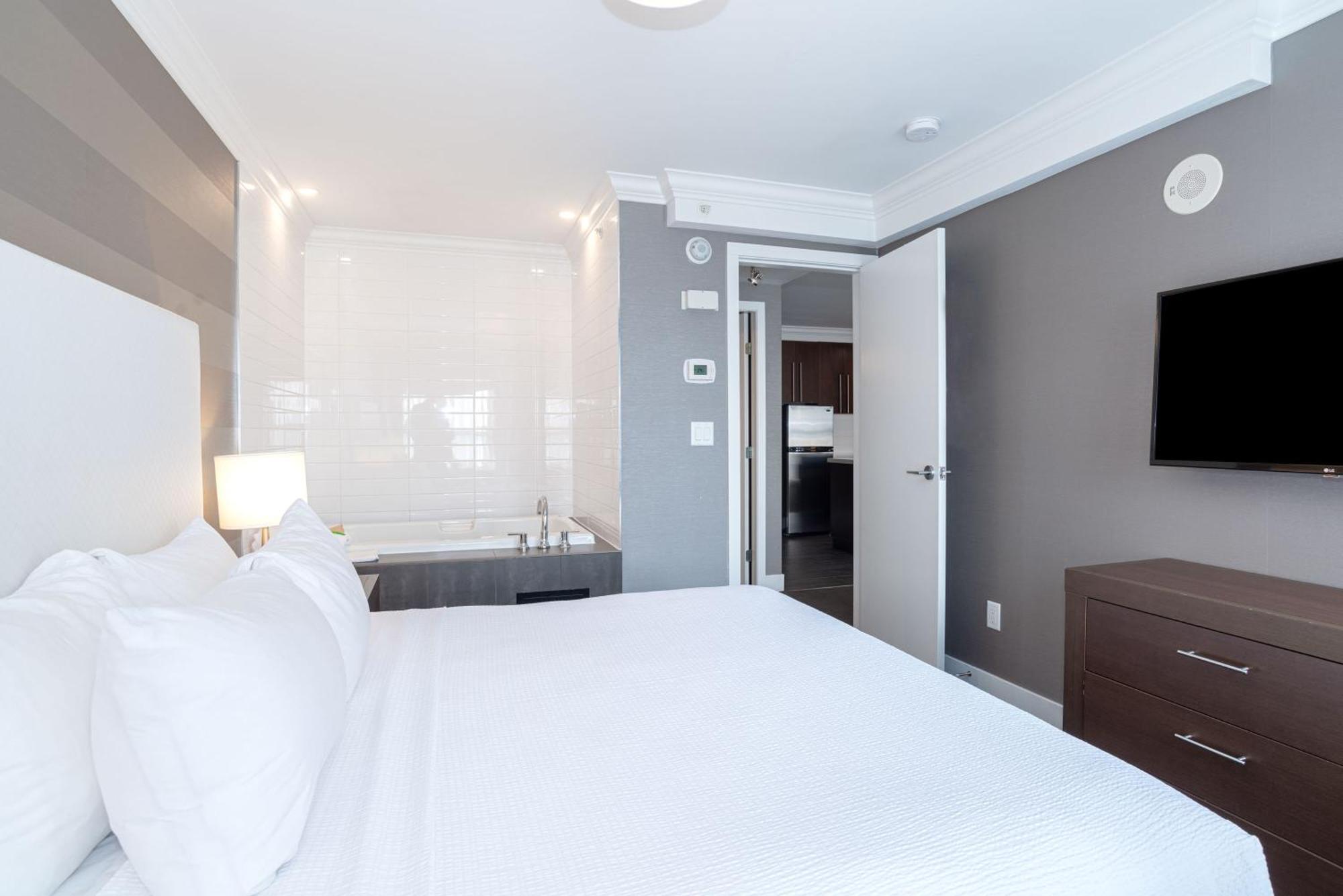 Sandman Hotel Edmonton West Buitenkant foto
