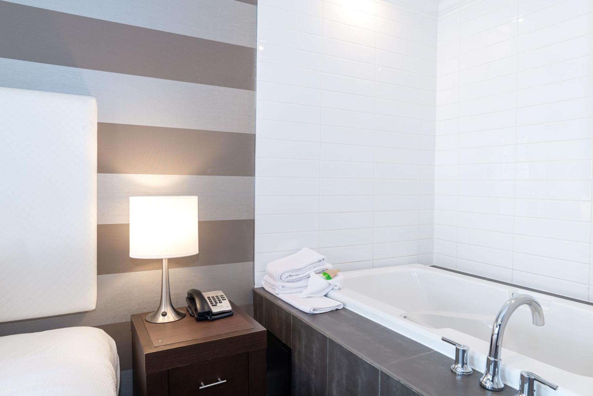 Sandman Hotel Edmonton West Buitenkant foto