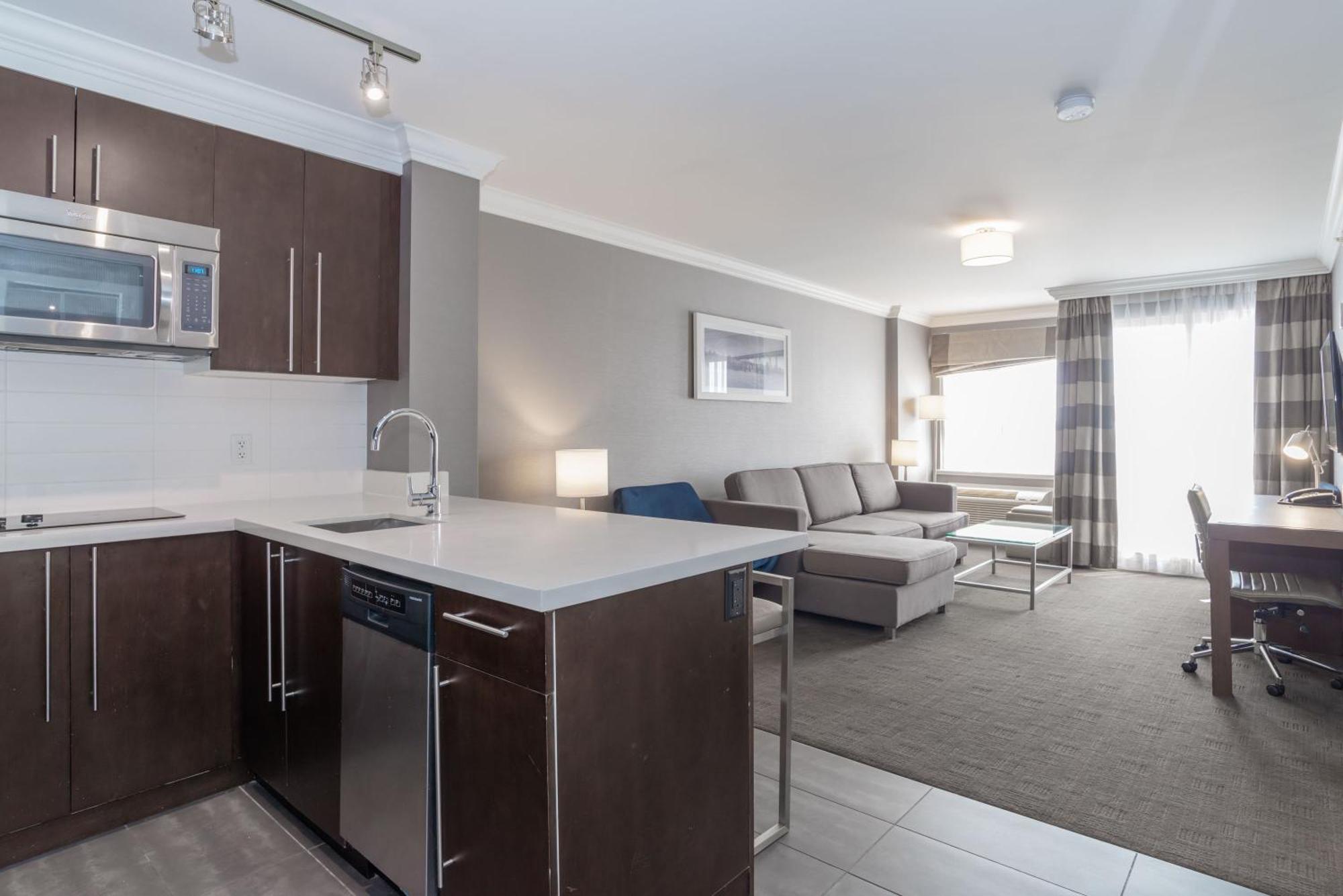 Sandman Hotel Edmonton West Buitenkant foto