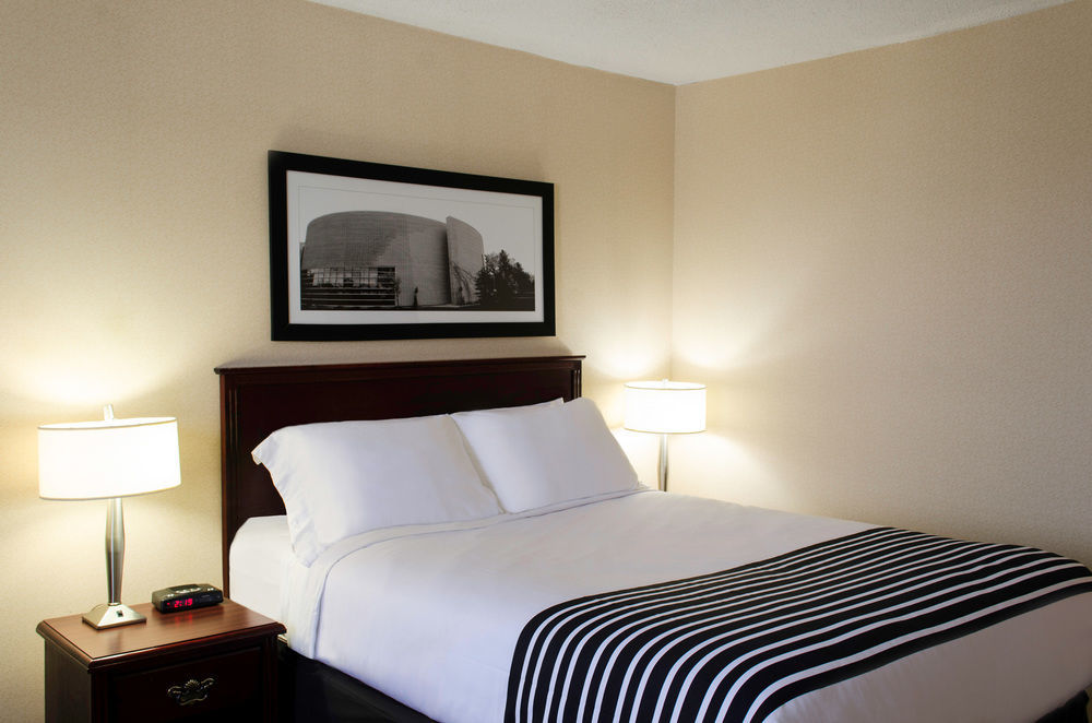 Sandman Hotel Edmonton West Buitenkant foto