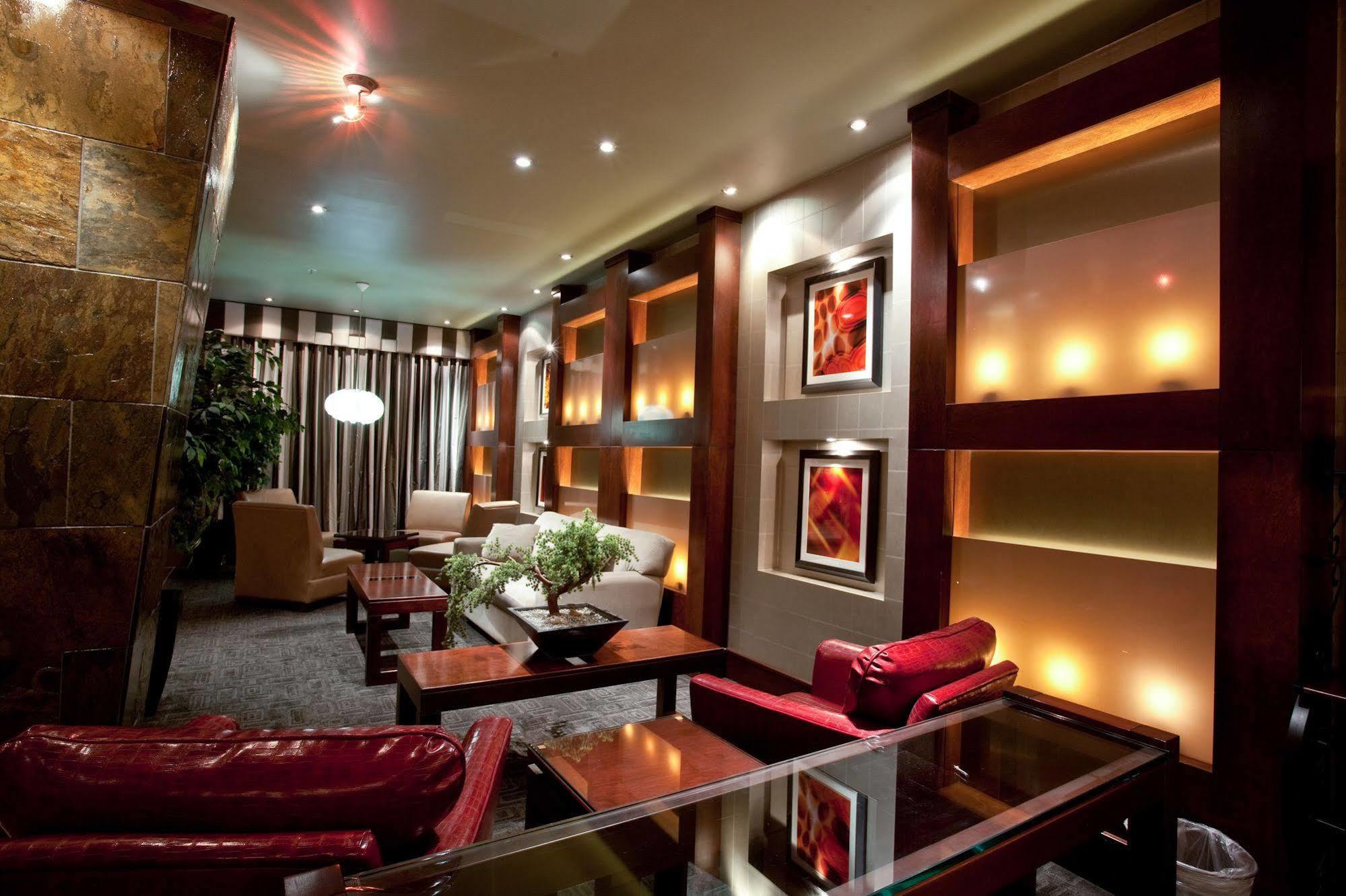 Sandman Hotel Edmonton West Buitenkant foto